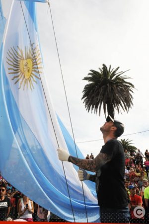marcelo_en_la_famosa_izada_de_bandera_previa_a_la_largada_maraton