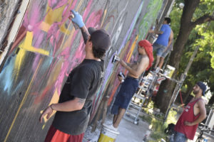 Más de 100 grafiteros llenaron de color las paredes del Centro Miguelete 1