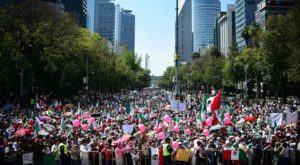 Multitudinaria marcha en México contra las políticas de Trump