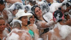 Siguen las fiestas de carnaval en La Costa 3
