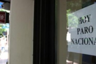 Bancarios paran hoy tres horas por reclamos salariales