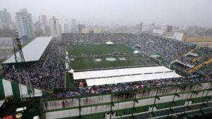 Chapecoense: las imágenes mas tristes de la despedida 11