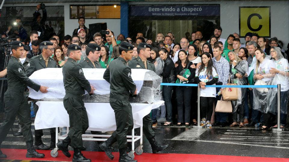 Chapecoense: las imágenes mas tristes de la despedida 4