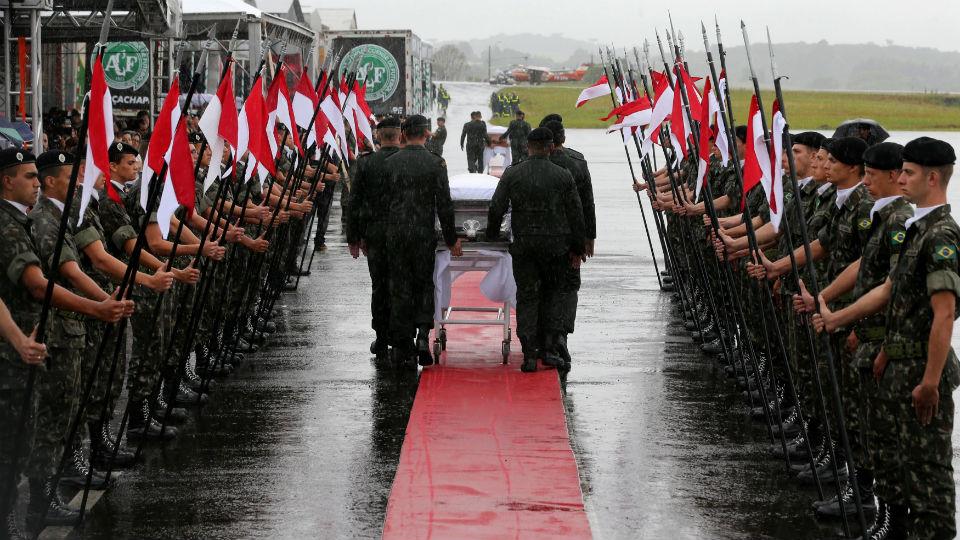 Chapecoense: las imágenes mas tristes de la despedida 5