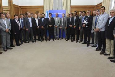 Ganancias: 21 provincias acordaron con el Gobierno posponer el debate