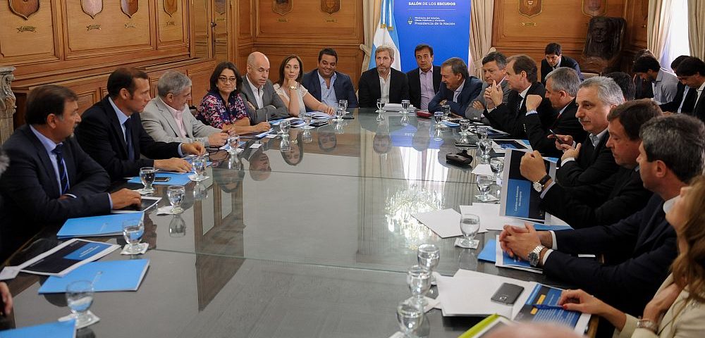 Gobernadores y funcionarios del Ejecutivo avanzan en el acuerdo por Ganancias
