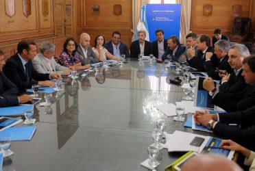 Gobernadores y funcionarios del Ejecutivo avanzan en el acuerdo por Ganancias