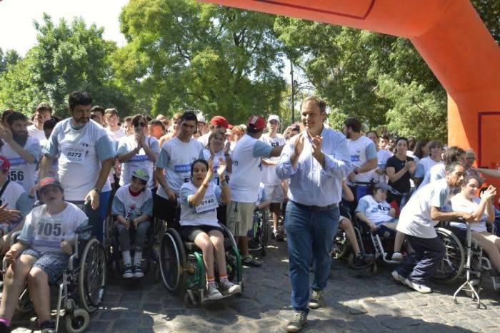 Miles de vecinos participaron de la maratón por el Día de la Discapacidad en Adrogué