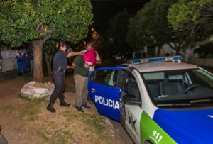 Detienen a dos personas y secuestran drogas y armas en allanamiento 4