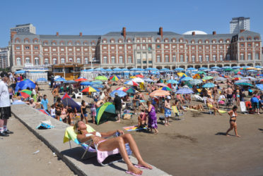 Durante la primera quincena de enero, Mar del Plata recibió 620 mil turistas