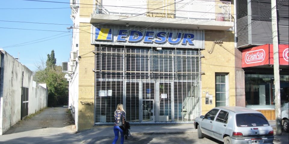 Edesur continúa con las reparaciones en Varela tras el temporal 1