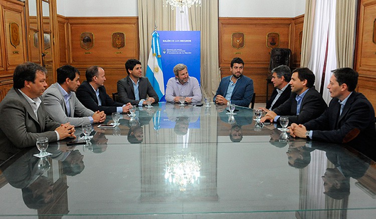 El Grupo Esmeralda se saca la primera foto del año en La Costa