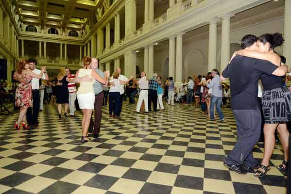 El Pasaje Dardo Rocha de La Plata inaugura su ciclo de milongas