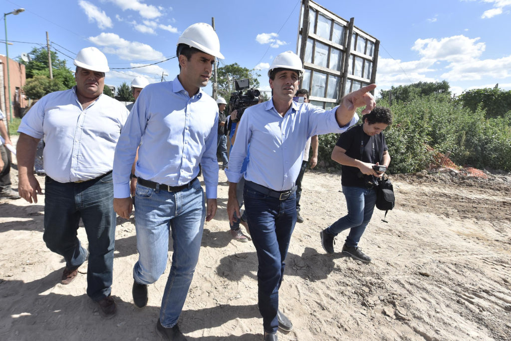 Garro, Mosca y legisladores provinciales recorrieron obra en el Arroyo El Gato 2