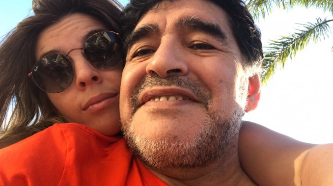 La foto de reconciliación entre Diego y Dalma Maradona