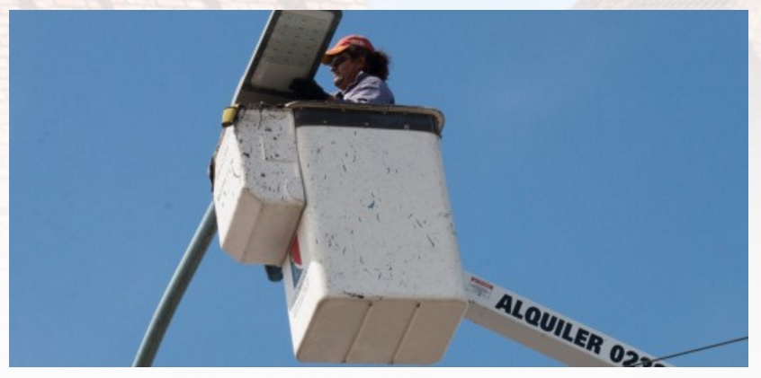 Lanús avanza con la instalación de luces LED en avenidas 2