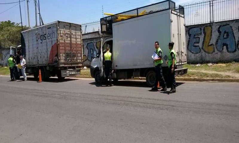 Lomas realiza controles a transportes de carga para prevenir vuelcos clandestinos