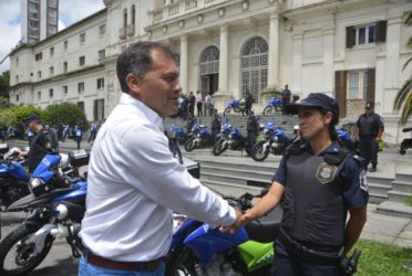 Moreno recibe equipamiento para la prevención del delito