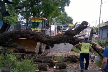 Quilmes trabaja en las zonas afectadas por el temporal