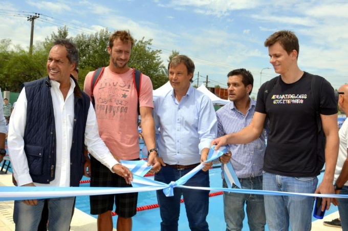 Scioli y Cascallares inauguraron un natatorio municipal en Almirante Brown
