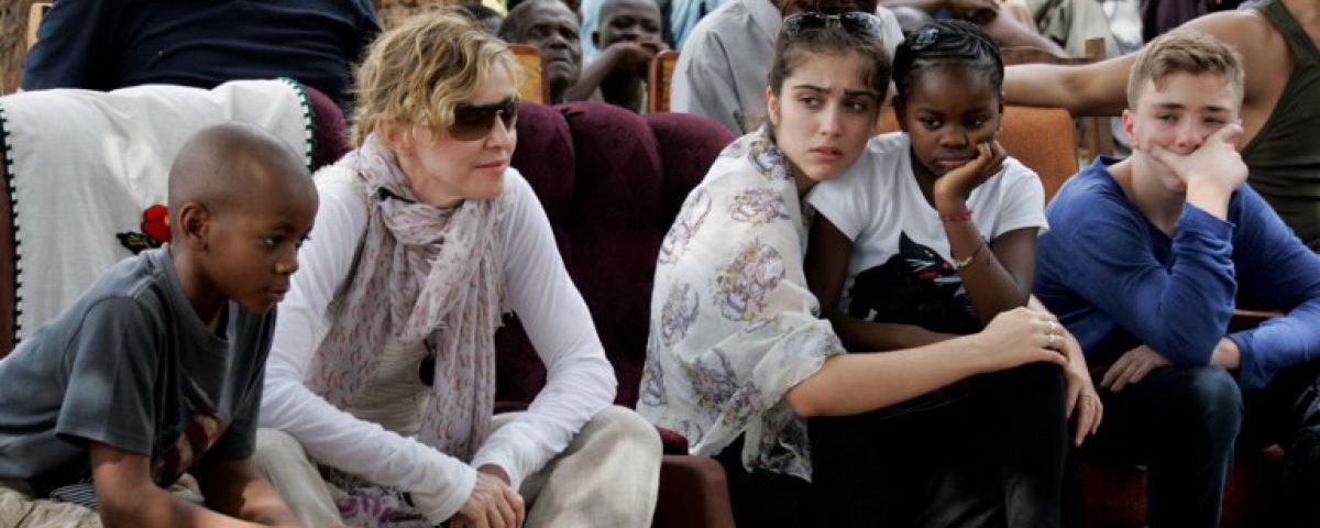 A sus 58 años, Madonna adopta a dos gemelas de Malaui