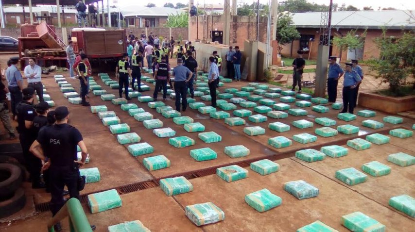 Encontraron un camión abandonado con 4 toneladas de marihuana