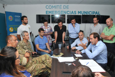 Garro sumó al Ejército para reforzar la distribución de agua y recolección de restos de poda