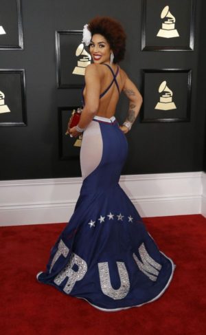 Grammys 2017: los looks más osados en la alfombra roja 1