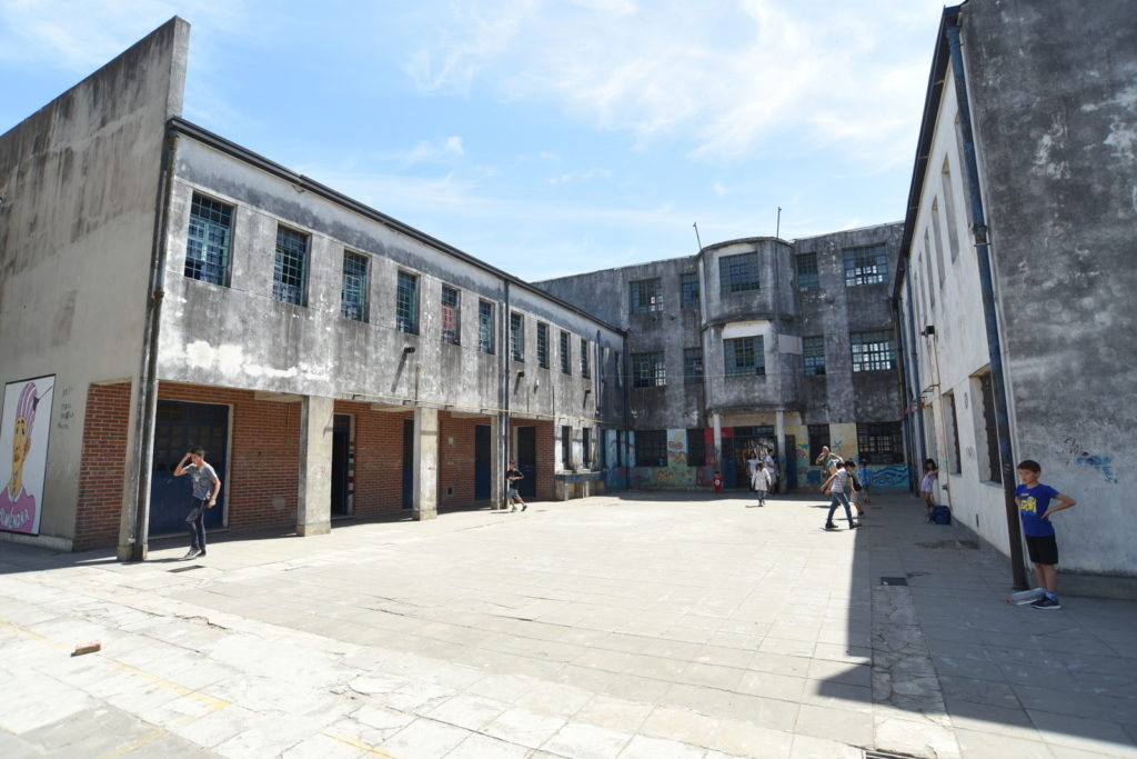Katopodis recorrió la puesta en valor de la primaria Nº 33 de José León Suárez 2