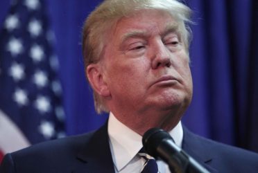 Revés para Trump: un juez de Seattle ordenó suspender decreto migratorio